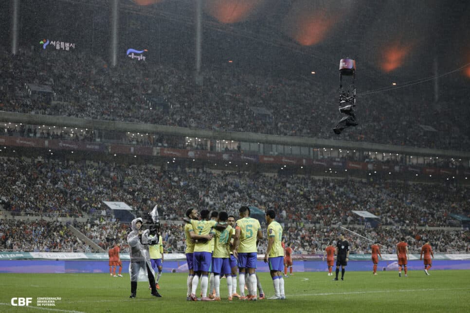 Jogadores da seleção brasileira celebram gol na vitória por 4 a 0 sobre a Coreia do Sul, em amistoso disputado em Seul