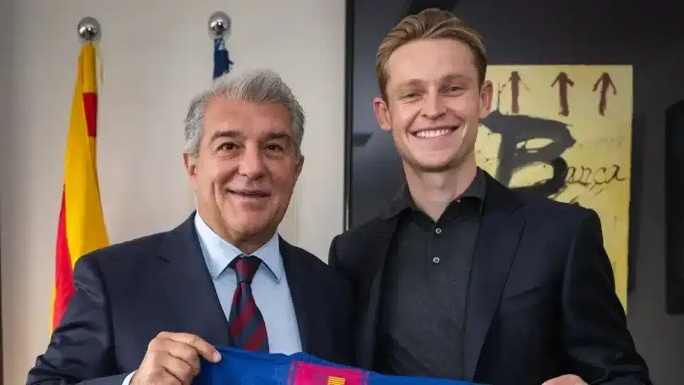 Frenkie de Jong renovou com o Barcelona até 2029