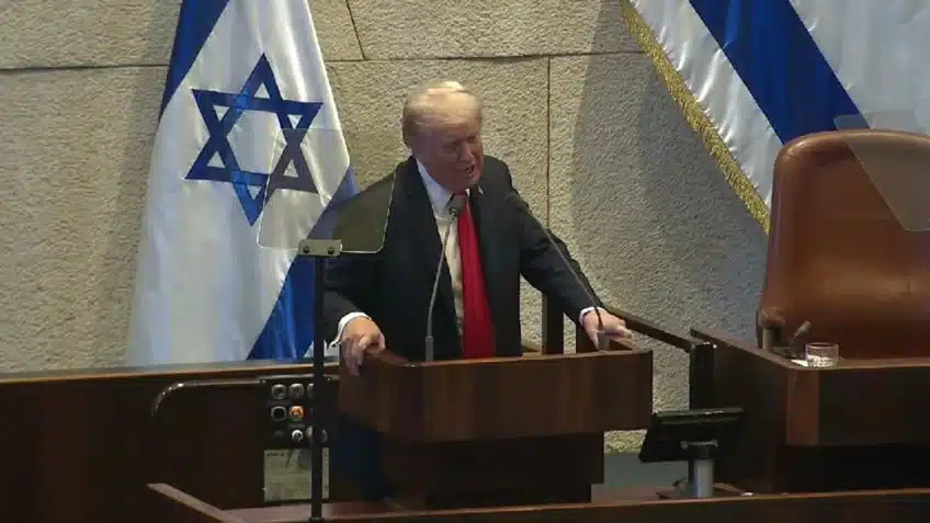 O presidente dos EUA, Donald Trump, faz discurso no Parlamento israelense nesta 2ª feira (13.out.2025)