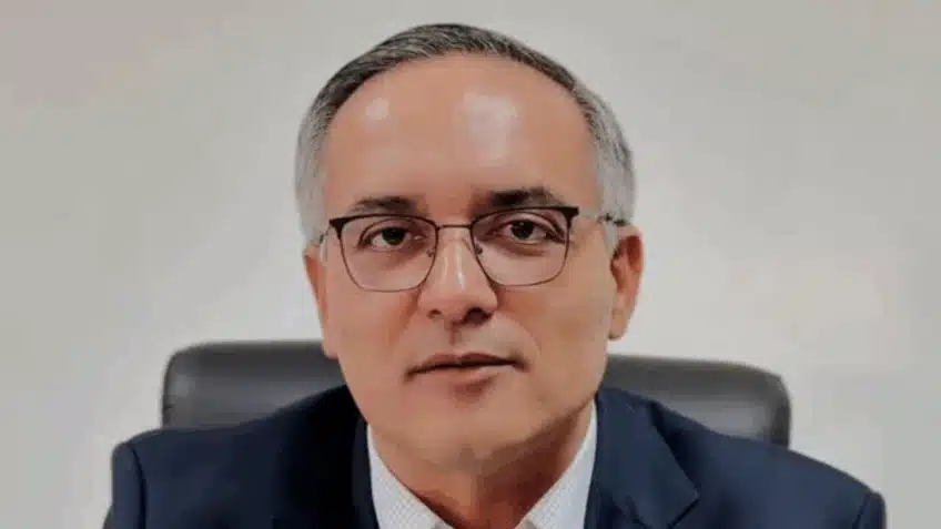 A carreira política de Lima começou em 2008 como vereador