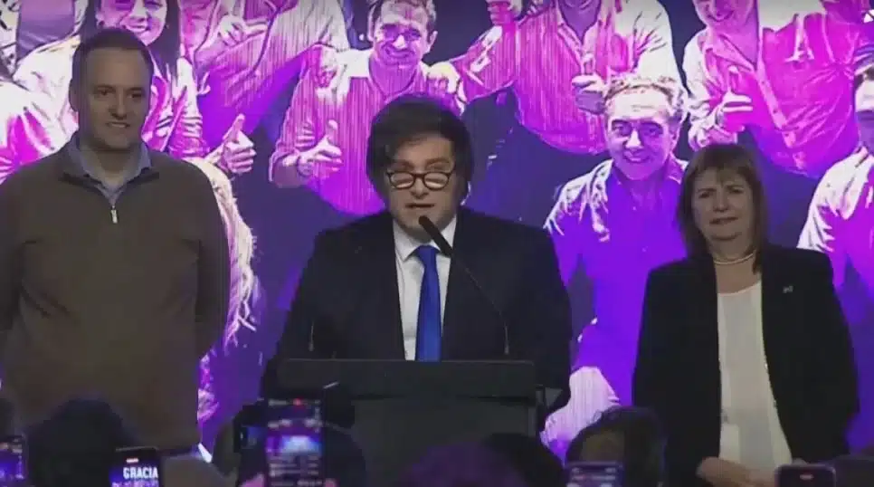 Presidente da Argentina, Javier Miei, discursa após resultado das eleições legislativas