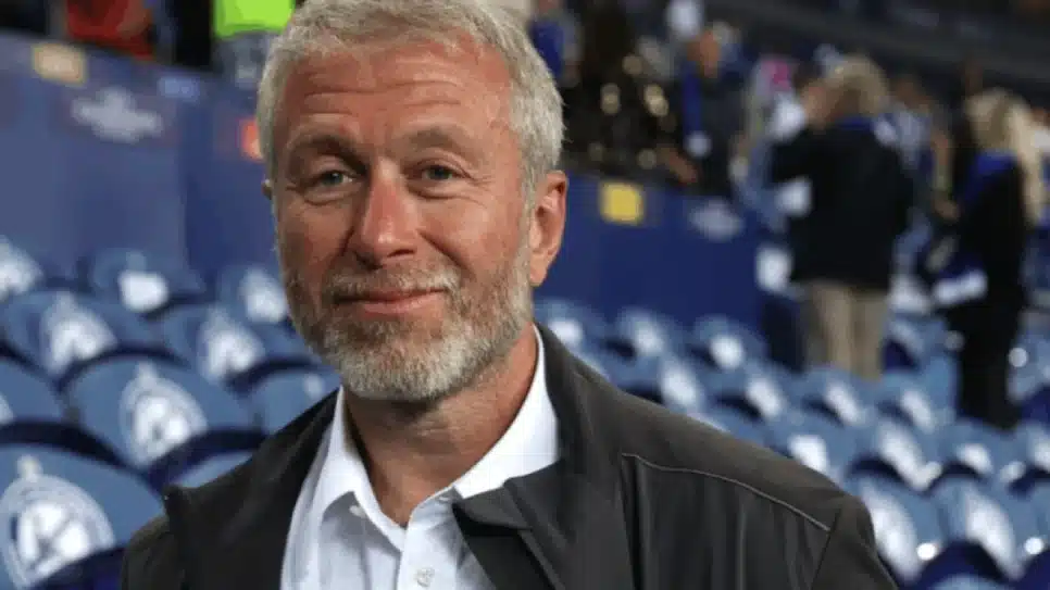 O interesse pode marcar o retorno de Abramovich ao cenário futebolístico após sua saída do Chelsea, em 2022, quando vendeu suas ações ao consórcio liderado por Todd Boehly e pela Clearlake Capital | Reprodução/Site Chelsea - 22.dez.2021