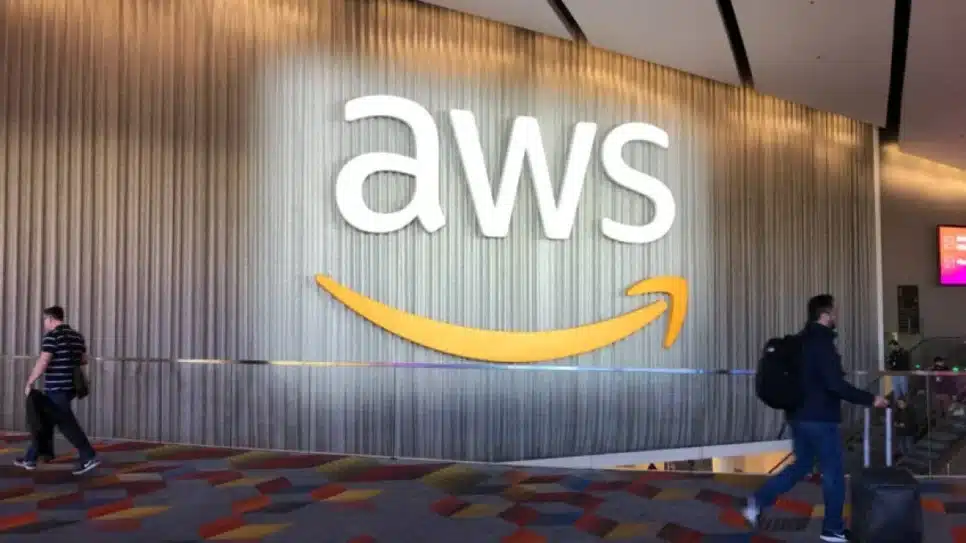 AWS (Amazon Web Services)
