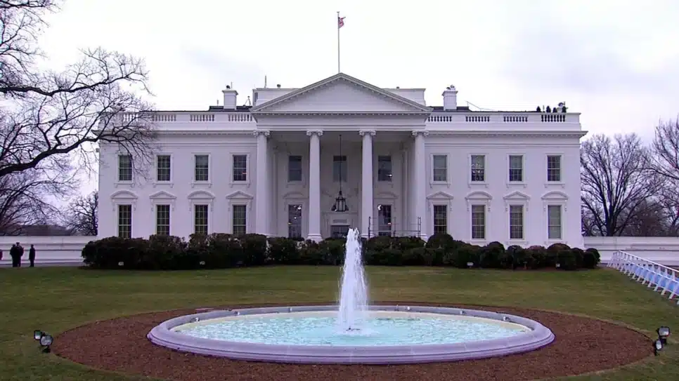 Lado de fora da Casa Branca, residência oficial da Presidência dos EUA.