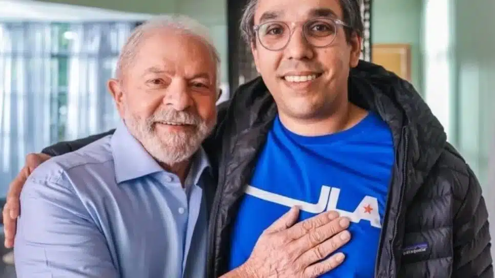 O empresário Francisco Kertész abraçado com Lula