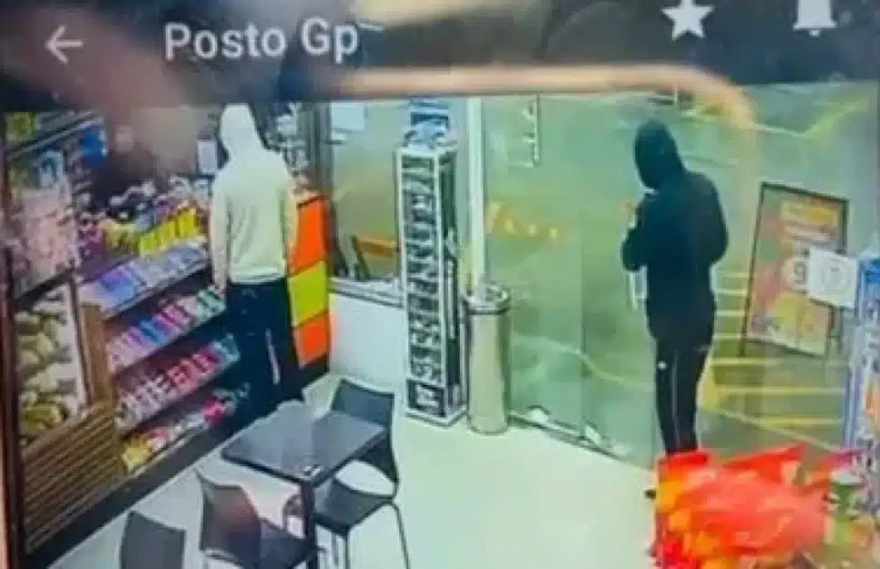 Vídeo mostra ação dos criminosos após roubar família em Santo André