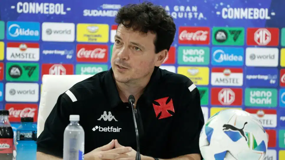 Fernando Diniz rasgou elogios a Rayan e Coutinho