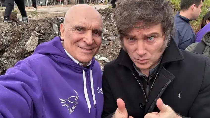 José Luis Espert (à esq.) ao lado do presidente da Argentina, Javier Milei