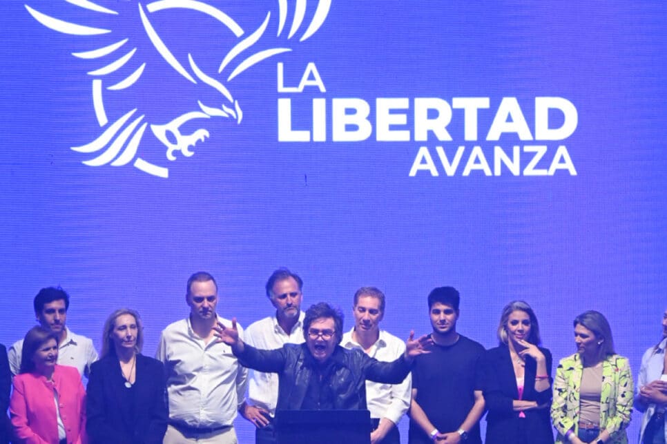 Presidente da Argentina, Javier Milei, discursa durante o encerramento da campanha do partido A Liberdade Avança