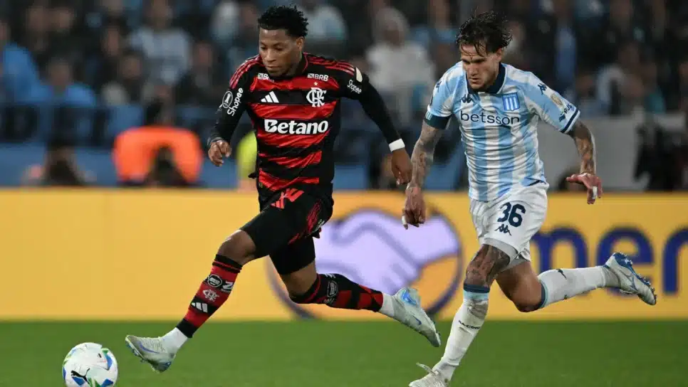 Partida entre Racing e Flamengo, pela semifinal da Copa Libertadores