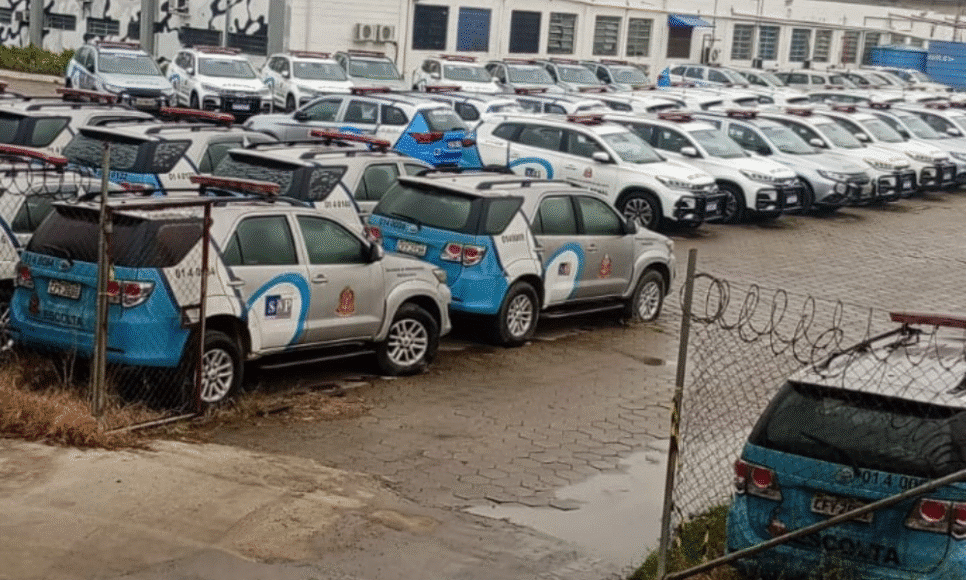 Déficit de viaturas compromete segurança em escoltas de presos na Grande SP