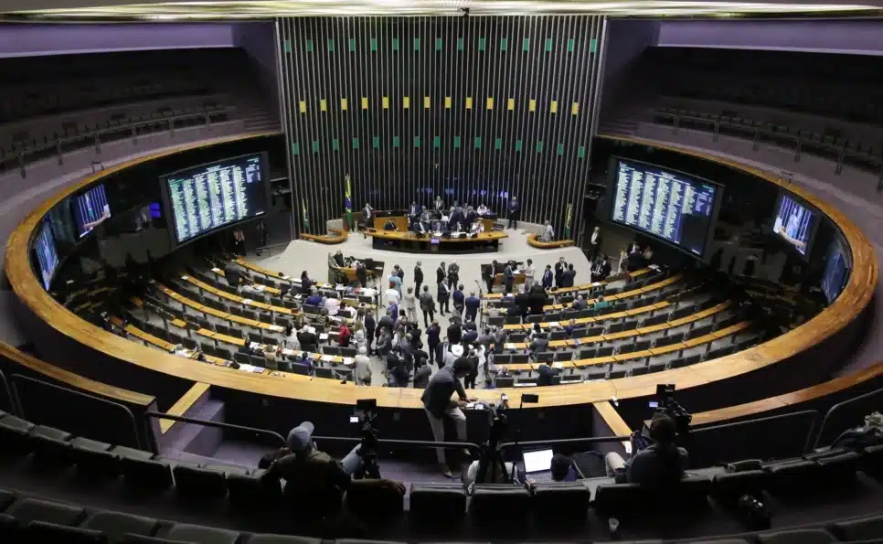 Plenário da Câmara dos Deputados no dia de votação da PEC da Blindagem