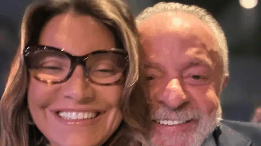 A primeira-dama Janja e o presidente Lula à espera do show começar