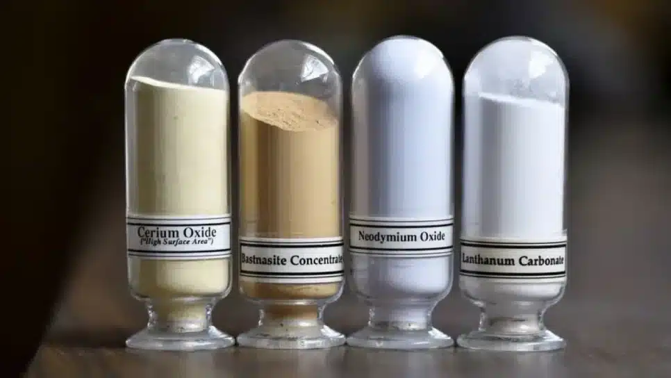 Amostras de terras raras: Óxido de cério, Bastnasita, óxido de neodímio e carbonato de lantânio