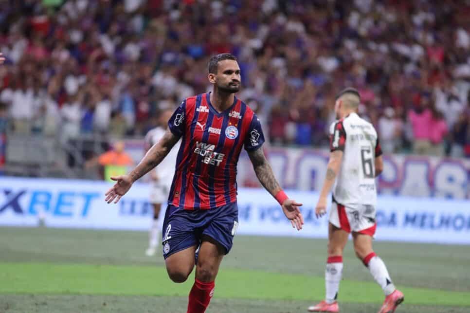 Wilian José comemora o gol solitário da vitória do Bahia sobre o Flamengo na Fonte Nova
