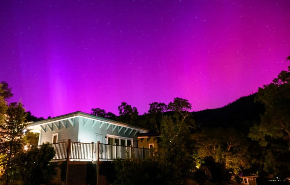 Primeira tempestade solar 'extrema' em 20 anos causa auroras polares expetaculares