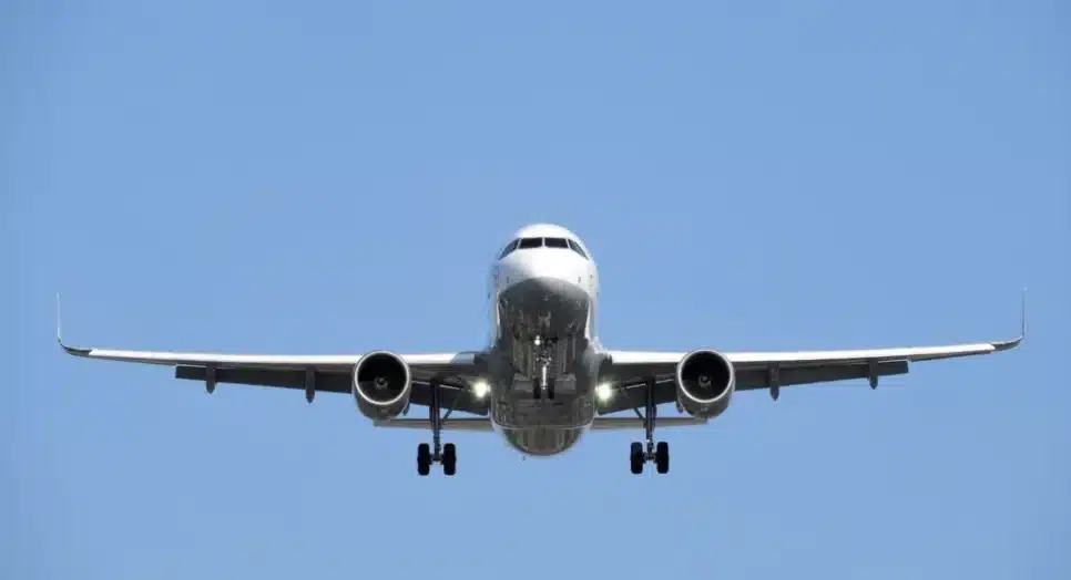 Aeroportos da União Europeia devem alterar limite de 100 ml para líquidos