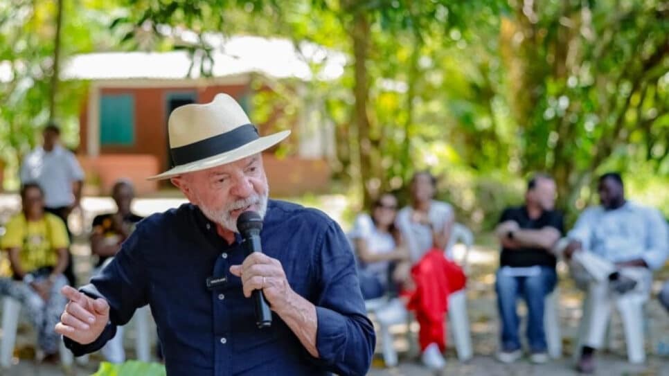 Na imagem, Lula visita o quilombo Itacoã Miri em Acará (PA) antes dos compromissos oficiais da COP30