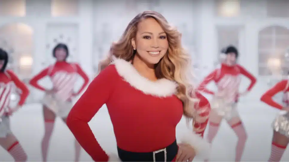 Mariah Carey no videoclipe de All I Want for Christmas Is You