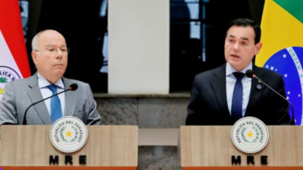 Mauro Vieira (esq.) encontrou-se com Rubén Ramírez Lezcano em Assunção