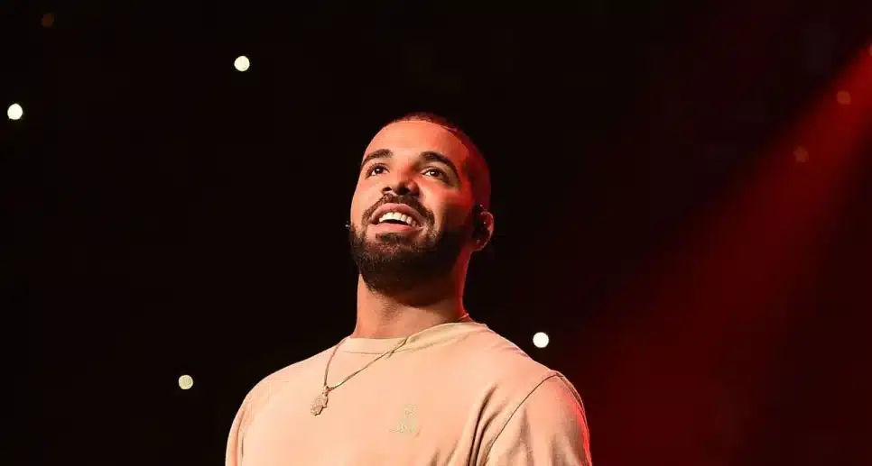 Drake faz aposta em título do Dallas na NBA