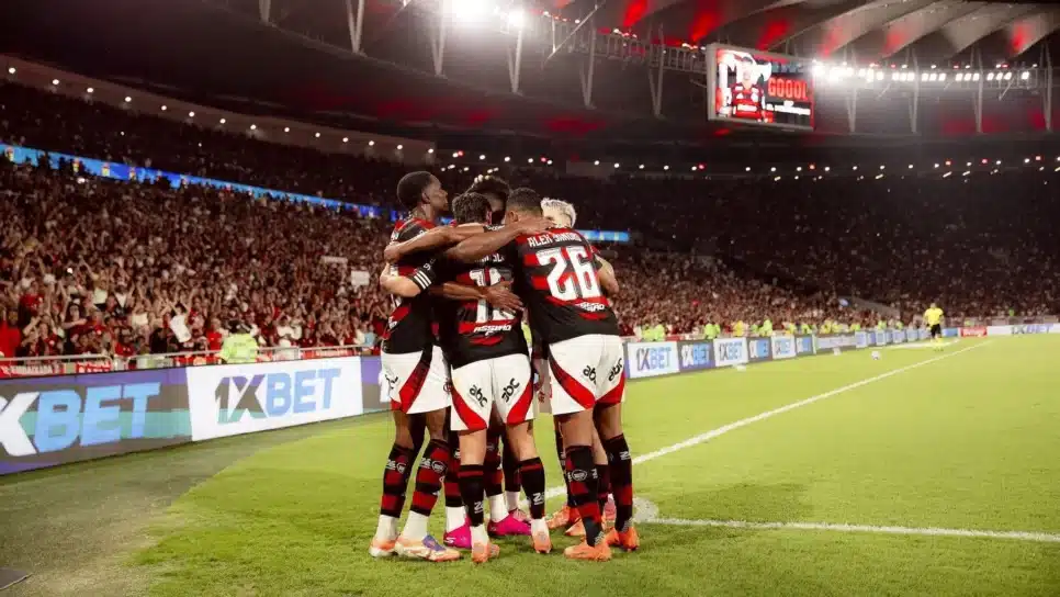 Jogadores do Flamengo celebram um dos gols da vitória sobre o Red Bull Bragantino