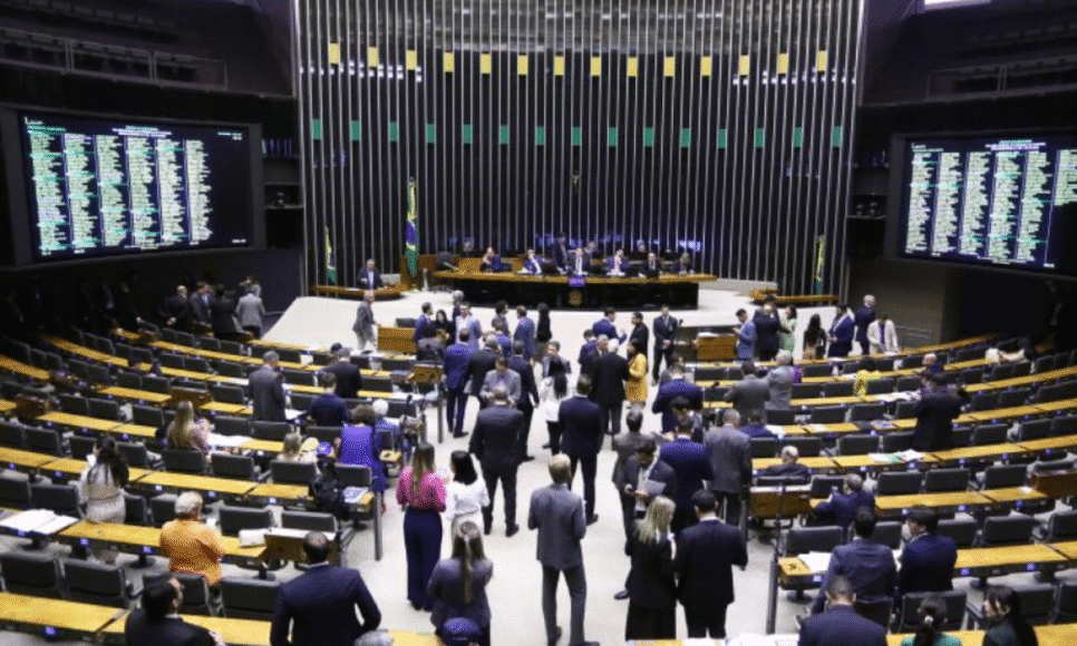 Deputados aprovaram o projeto em Plenário nesta quarta-feira Fonte: Agência Câmara de Notícias