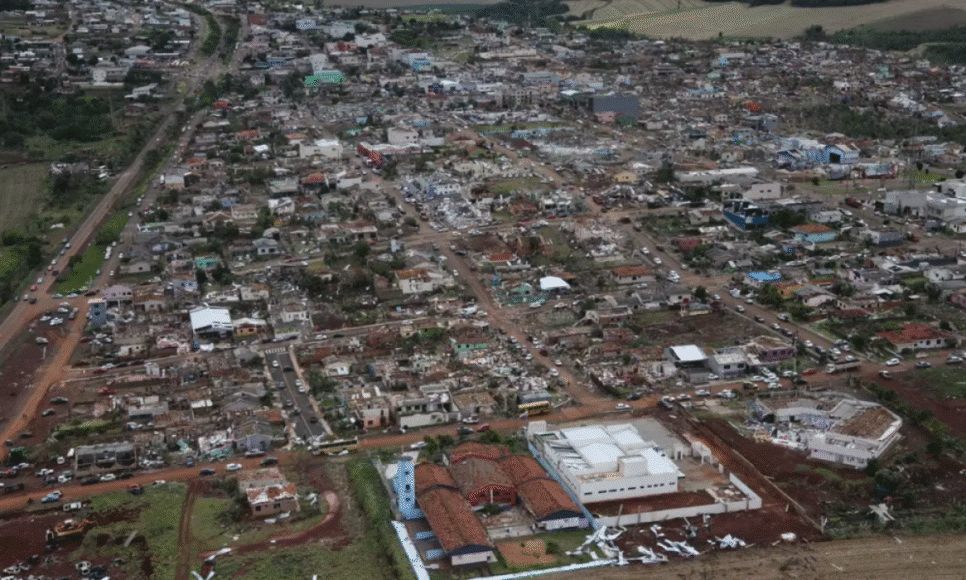 Paraná decreta calamidade pública após tornado destruir cidade