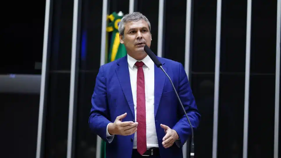 Deputado Lindbergh Farias (PT-RJ) durante discurso na Câmara