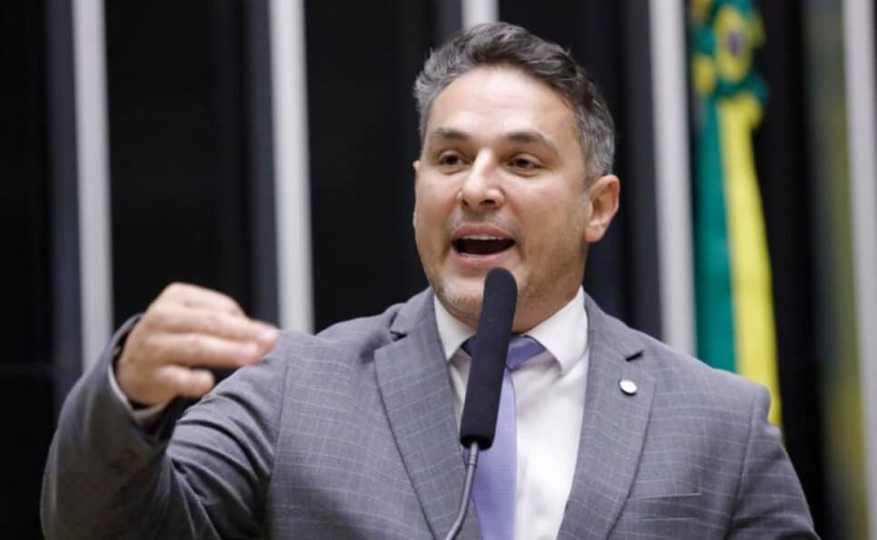 O deputado federal Luciano Zucco fala no plenário da Câmara