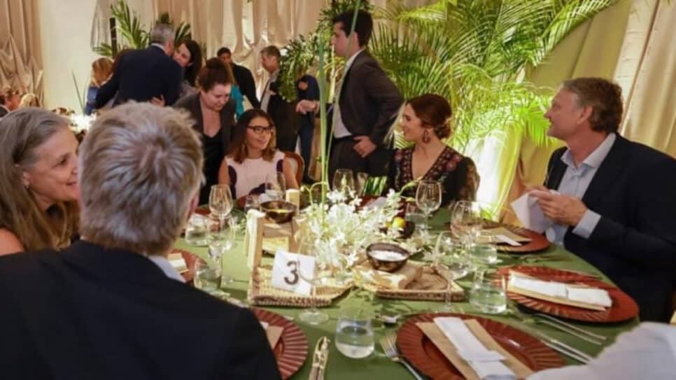 A primeira-dama Janja Lula da Silva ao lado da rainha Mary da Dinamarca durante jantar oferecido pela dinamarquesa em Belém (PA)