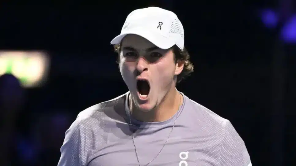 João Fonseca, tenista brasileiro, em ação no ATP 500 da Basileia