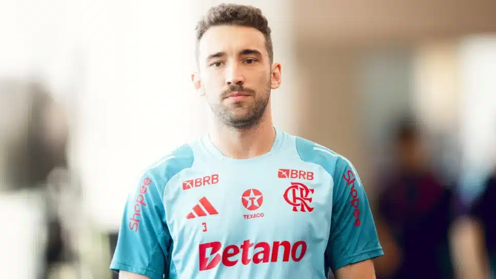 Léo Ortiz durante o treino do Flamengo