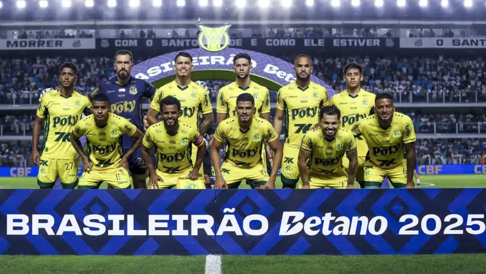 Equipe do Mirassol reunida antes de partida contra o Santos, pelo Brasileirão