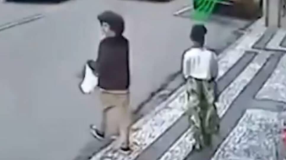 Novas imagens mostram o princípio da discussão com o manobrista no momento que Renato Freitas atravessava rua ao lado de uma mulher