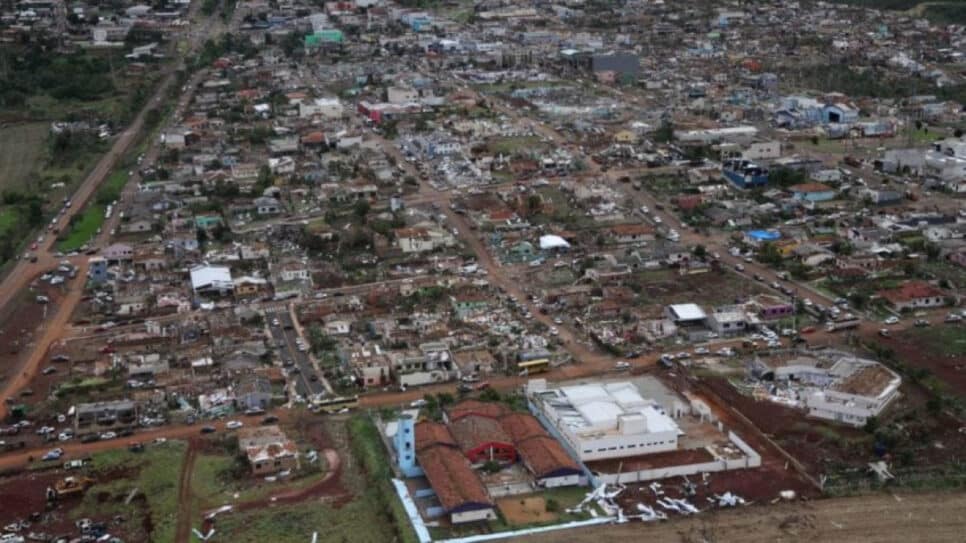Na imagem, o município de Rio Bonito do Iguaçu, no centro-sul do Paraná, destruído pela chuva