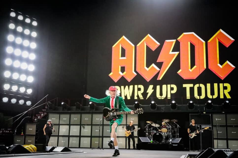 Show AC/DC