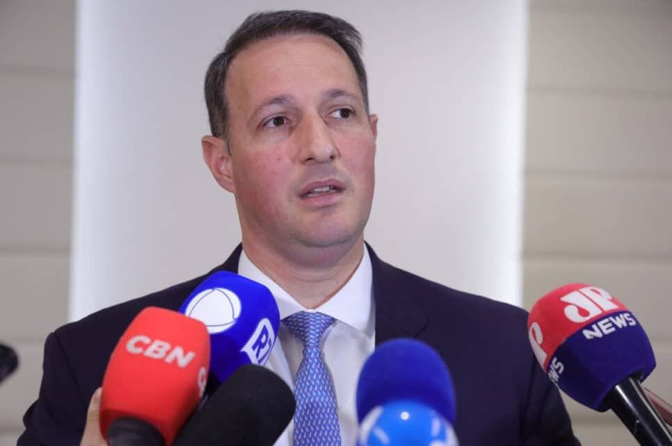 O secretário de Segurança Pública de São Paulo, Guilherme Derrite, participa do Simpósio Nacional de Segurança Pública, na sede da ACSP, na Rua Boa Vista, no centro de São Paulo