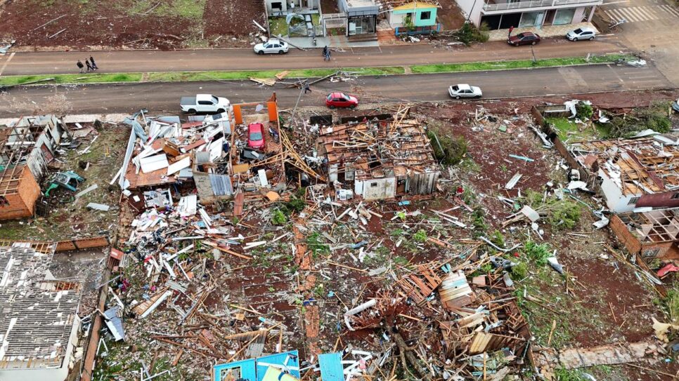 Paraná decreta calamidade pública após tornado destruir cidade