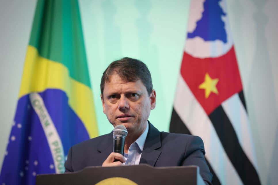 Tarcísio de Freitas durnate a Cerimônia de Entrega de Benefícios aos Municípios Paulistas.