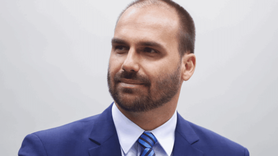 Eduardo ressaltou o apoio de seu pai, o ex-presidente Jair Bolsonaro (PL), que está preso desde 22 de novembro da Superintendência da PF (Polícia Federal)