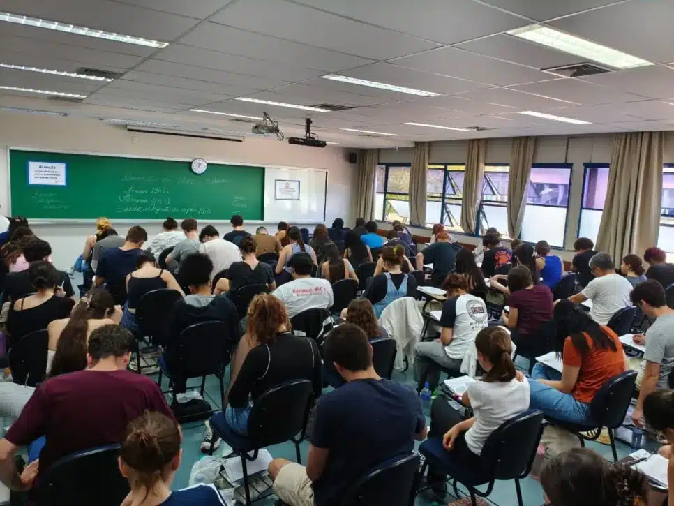 Candidatos fazem primeira prova da segunda fase da Fuvest 2026