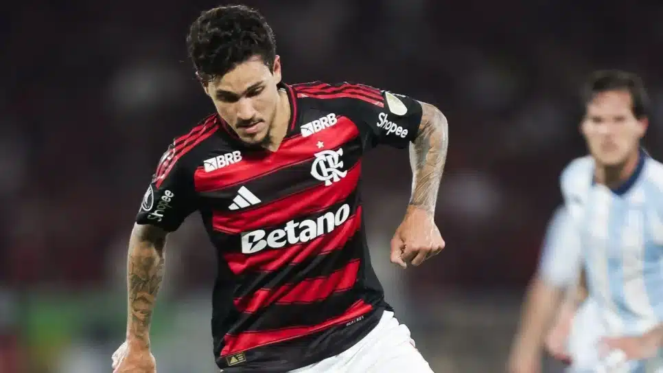 Pedro, jogador do Flamengo, contra o Racing