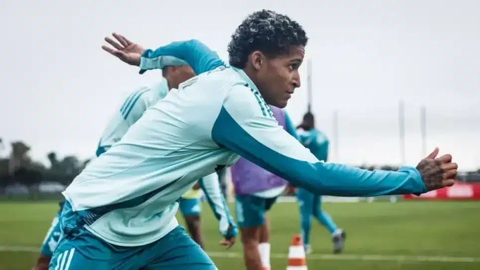 Tevis durante treino pelo Cruzeiro