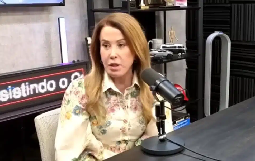 Zilu Camargo durante entrevista ao Canal Perguntas, no YouTube