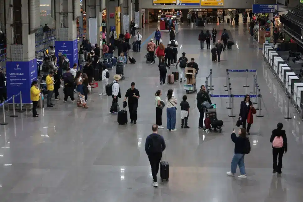 Movimento no Aeroporto de Guarulhos