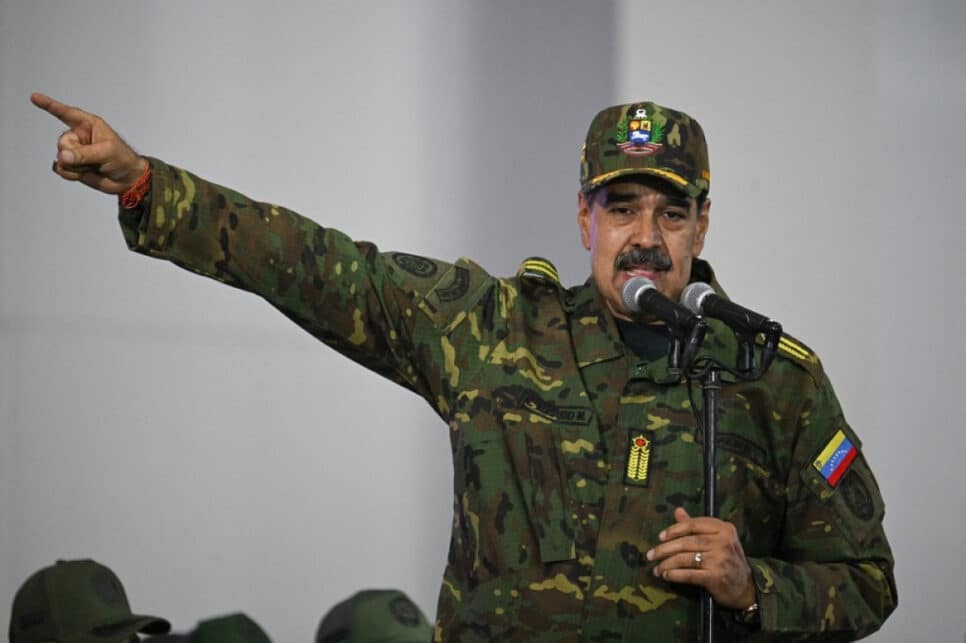 Presidente da Venezuela, Nicolás Maduro, discursa durante cerimônia militar em Fuerte Tiuna, em Caracas