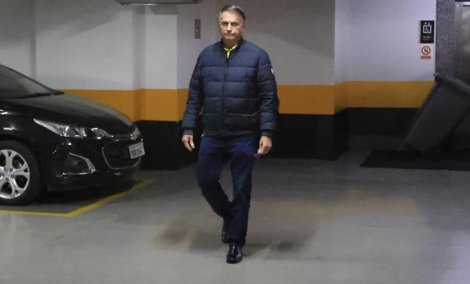 Bolsonaro promete ficar calado e alega 'desdobramento incontrolável' das redes