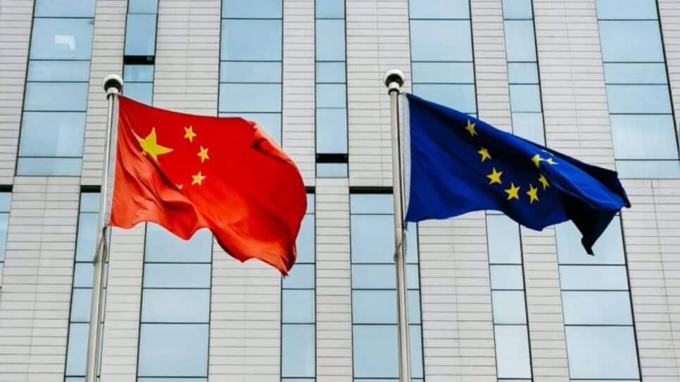 bandeiras da China e da UE