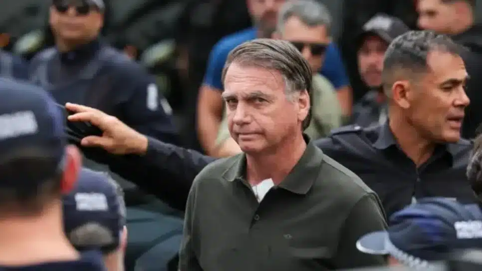 O ex-presidente Jair Bolsonaro (PL) está preso na Superintendência da PF, em Brasília, desde 22 de novembro, por decisão do STF, por condenação de 27 anos e 3 meses por tentativa de golpe de Estado